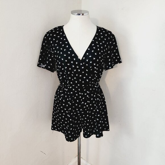 Shein Black Palm Tree‎ Print Romper V Neck Women's Small - Picture 1 of 6